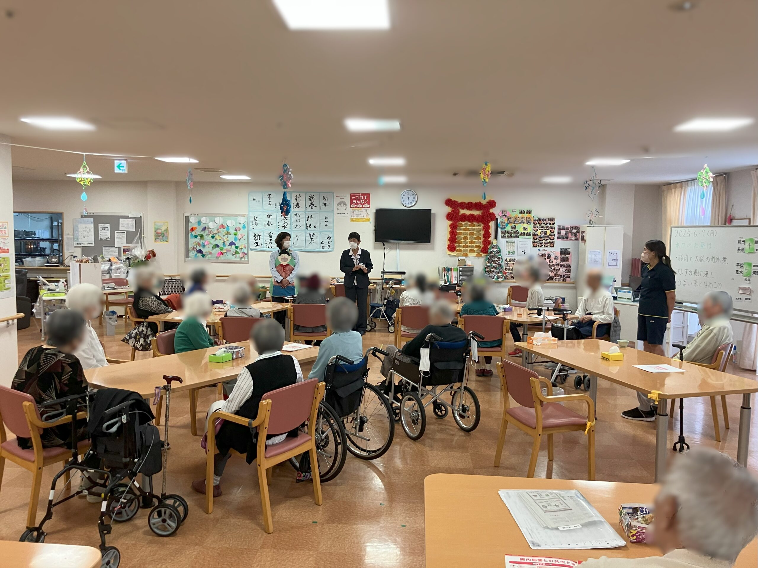 【紙芝居と模型で学ぶ！「おなか健康教室」を開催しました ～グランドファミリア谷八木デイサービスセンターさまにて～】